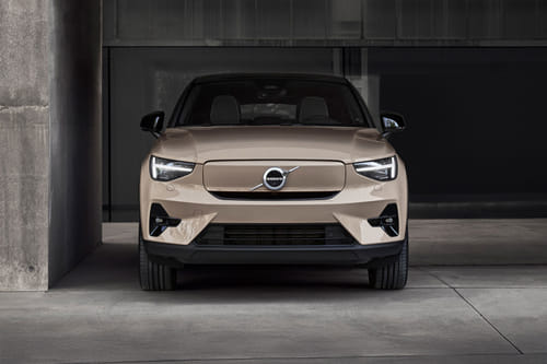 Full Front View of إي سي 40