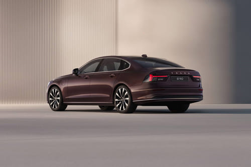 Rear Cross Side View of Volvo S90