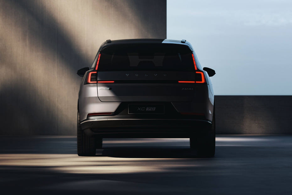 Full Rear View of فولفو إكس سي ٧٠