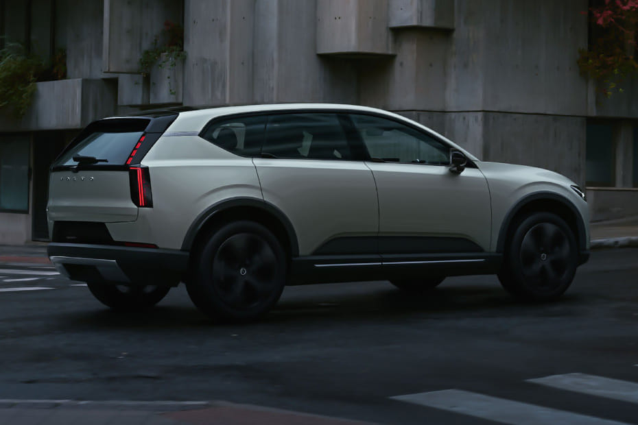 إي إكس 60 Rear Medium Side View