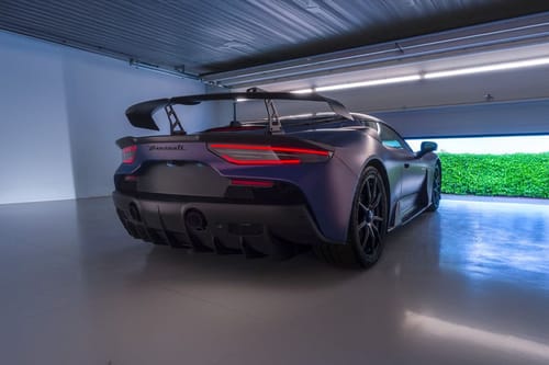 جي تي 2 سترادالي Rear angle view