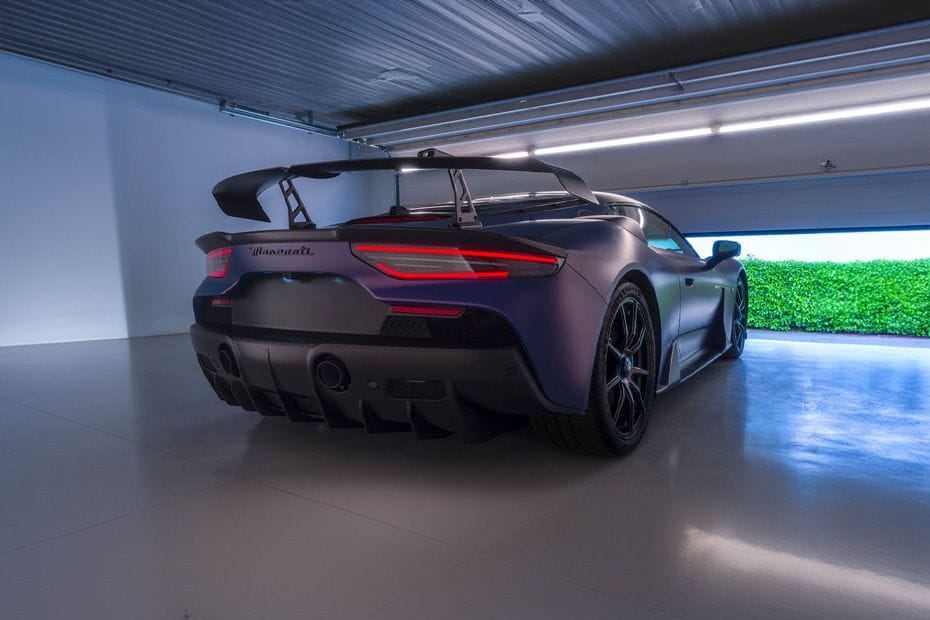 جي تي 2 سترادالي Rear angle view