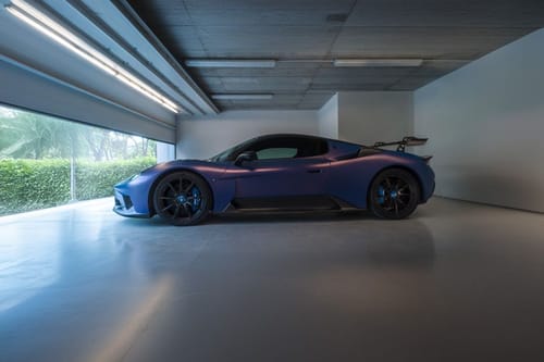 جي تي 2 سترادالي Side view