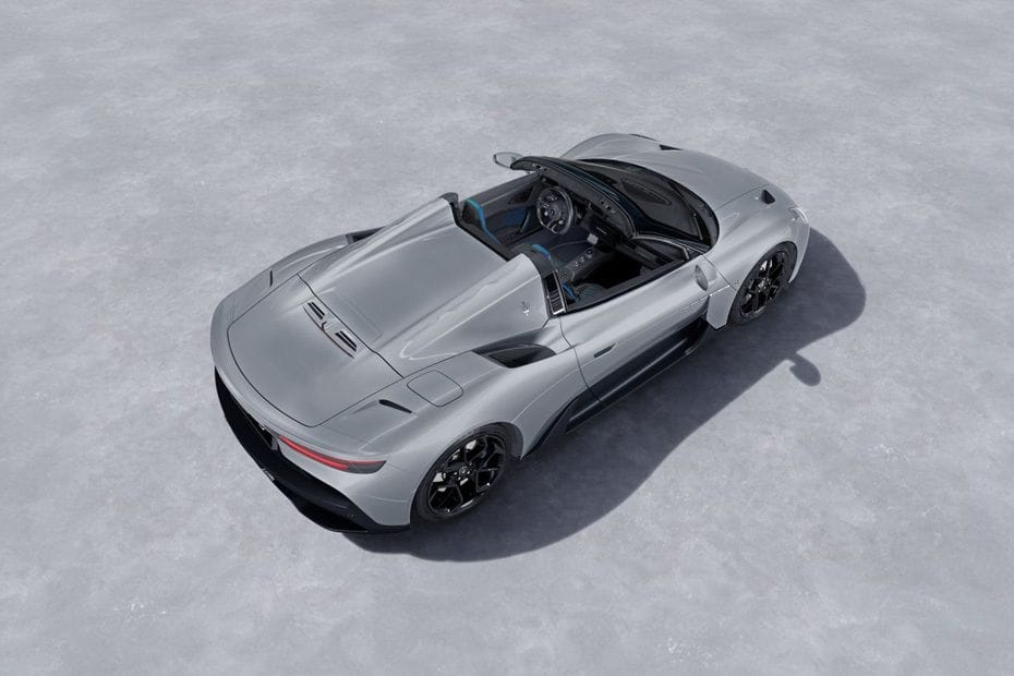 إم سي 20 تشييلو Rear angle view