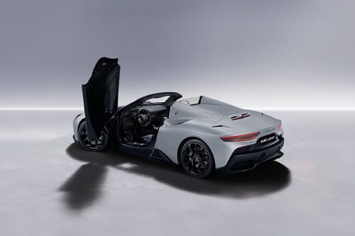 Rear Cross Side View of Maserati MC20 Cielo