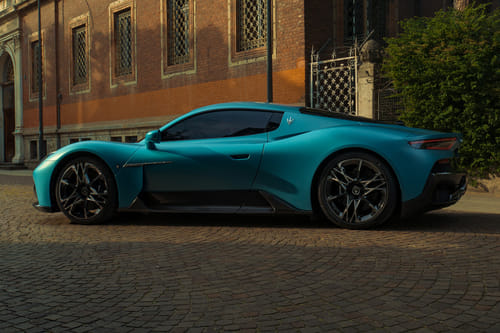 Rear Cross View of مازيراتي مكبورا