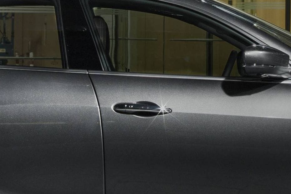 غبلي Door handle