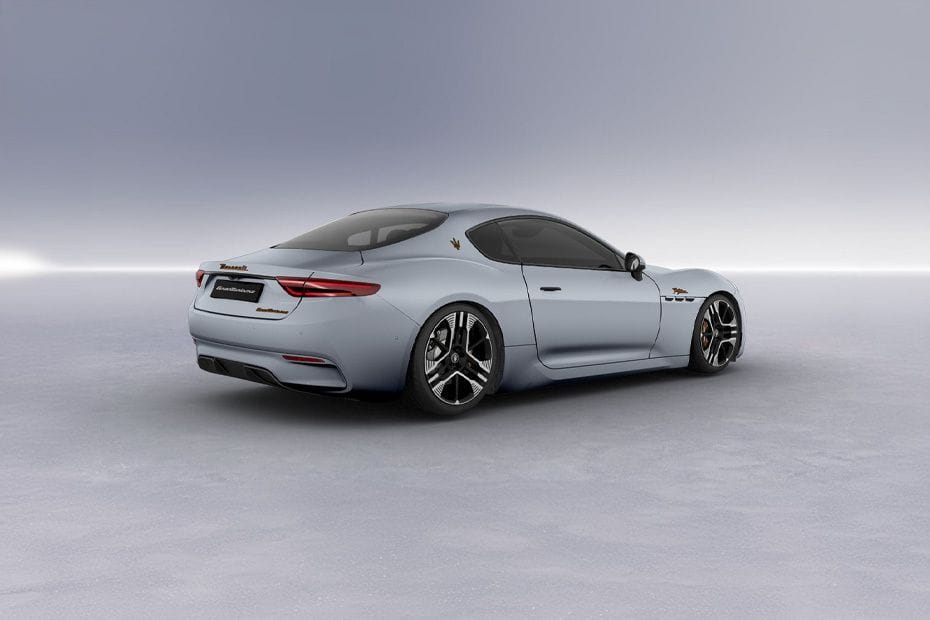 جران توريزمو Rear angle view