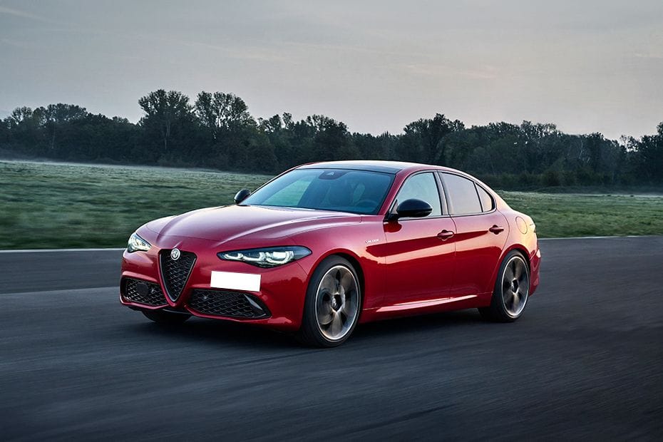 Alfa Romeo Giulia Front Cross Side View