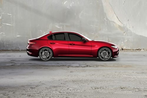 Alfa Romeo Giulia Full Side View