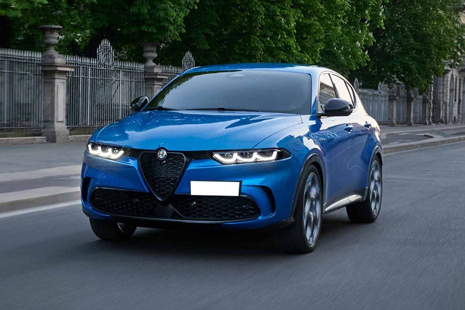 ألفا روميو تونالي Front Cross Side View