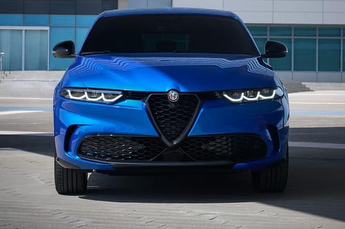 ألفا روميو تونالي Front Medium View