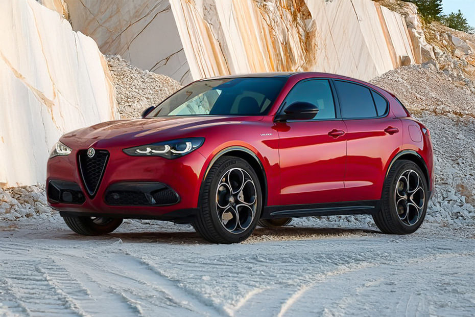 Alfa Romeo  Stelvio Front angle low view