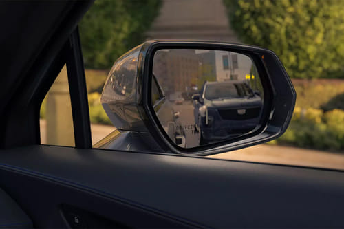 كاديلاك XT4 Drivers Side Mirror Front Angle