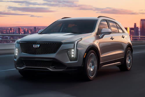 كاديلاك  XT4 Front angle low view