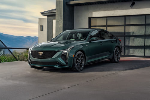 كاديلاك  سي تي 5 في Front angle low view