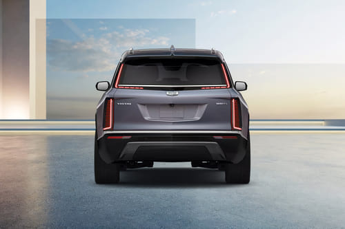 Full Rear View of كاديلاك فيستيك