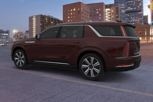 Rear Cross View of كاديلاك إسكاليد آي كيو إل