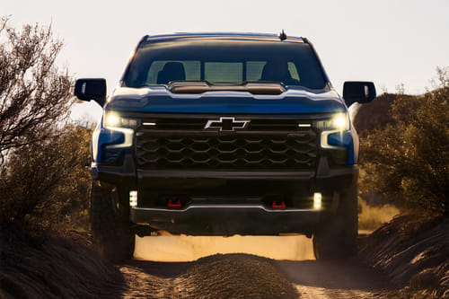 Full Front View of سيلفرادو إل دي