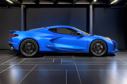 كورفيت إي-راي Medium Angle Front View