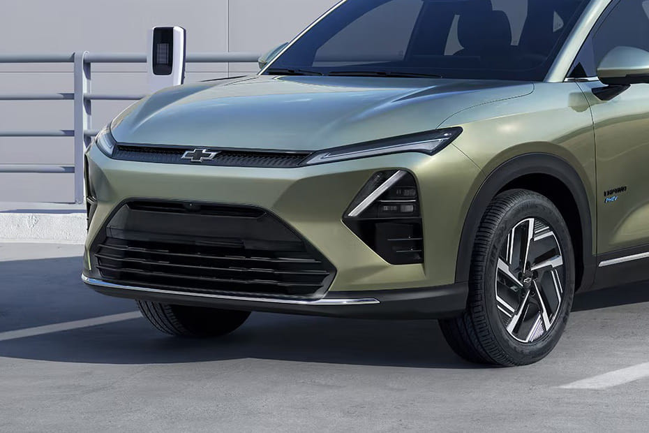 Captiva EV Grille View