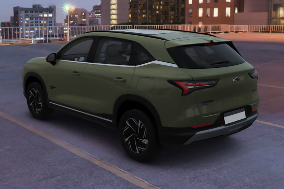 Rear Cross Side View of Chevrolet Captiva PHEV