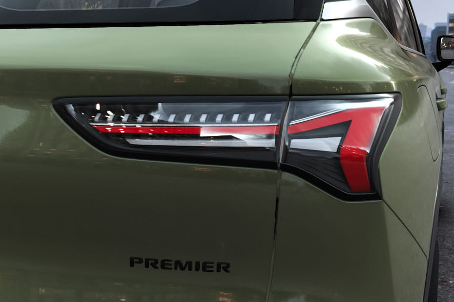 كابتيفا بي إتش إي في Tail light
