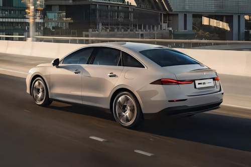 Rear Cross Side View of إم جي 8