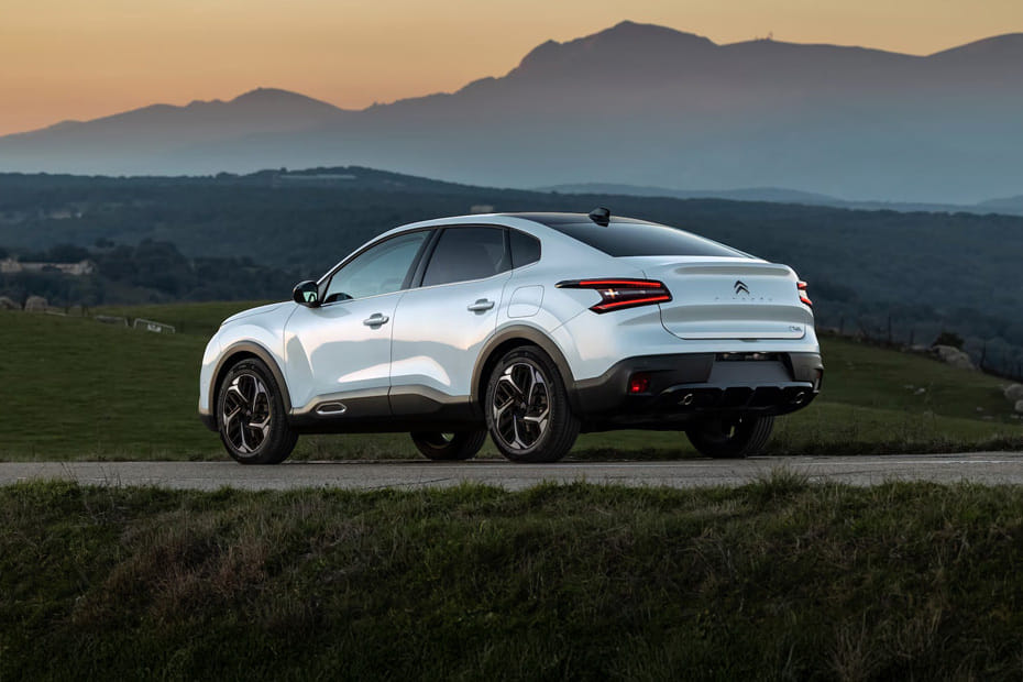 Rear Cross Side View of سيتروين سي 4 إكس