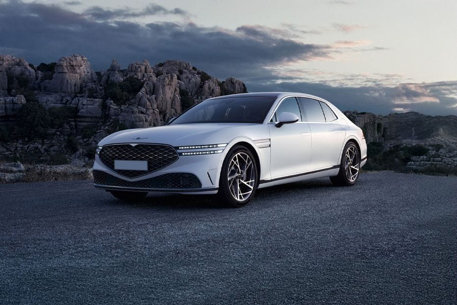 Genesis  G90 Front angle low view