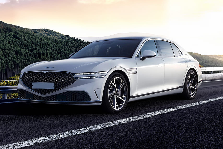 Genesis  G90 Front angle low view