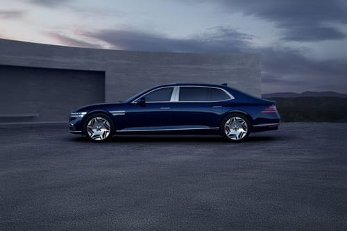 Genesis G90 Side Medium View