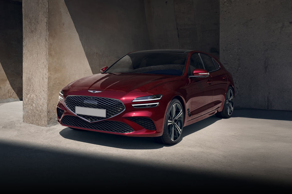 جينيسيس  G70 SB Front angle low view