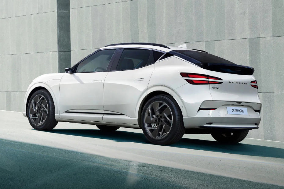 Rear Cross Side View of جينيسيس GV 60