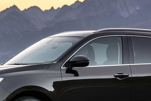 بورجوارد BX7 Drivers Side Mirror Front Angle