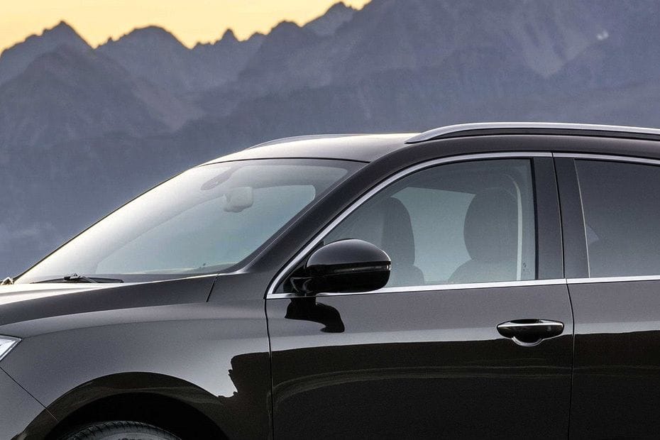 بورجوارد BX7 Drivers Side Mirror Front Angle