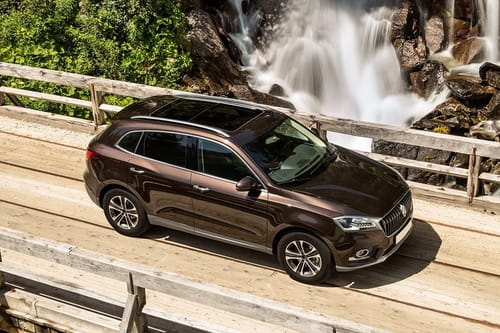 بورجوارد BX7 Front Cross Side View