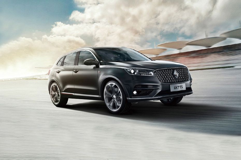 Borgward  BX7TS Front angle low view