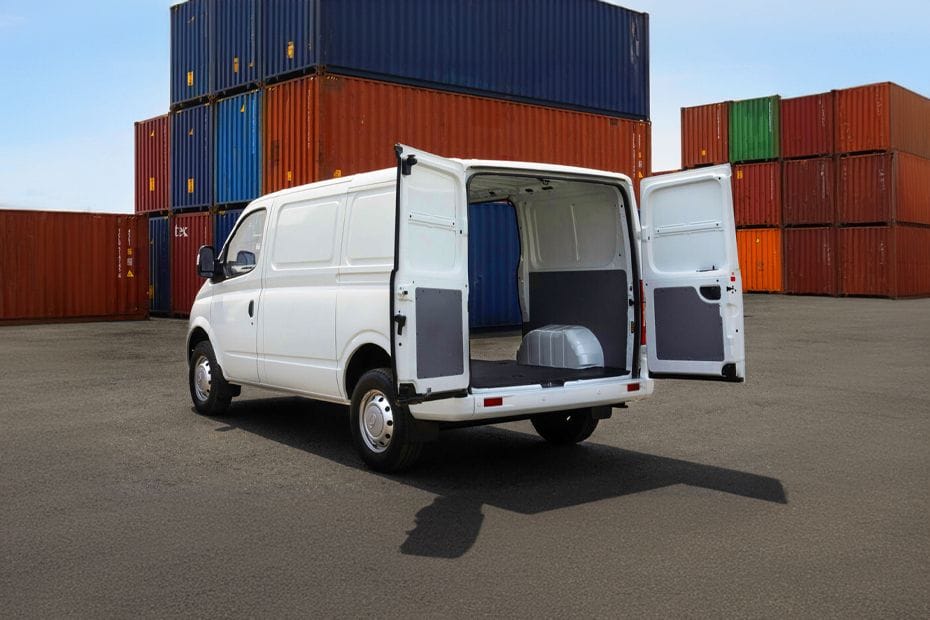 Trunk Open Closer View of في 80 كارغو