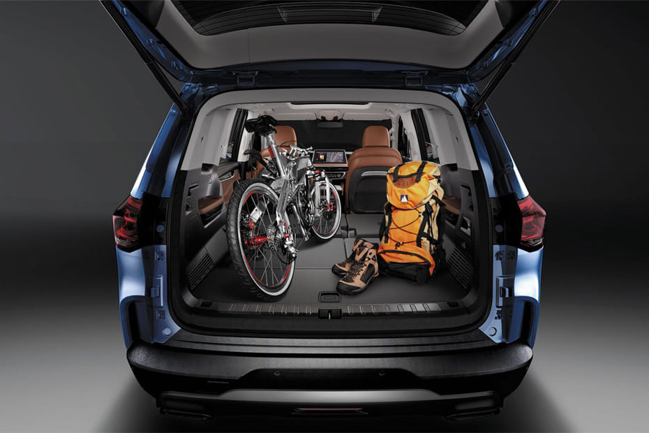 Trunk Open Closer View of دي 90 برو