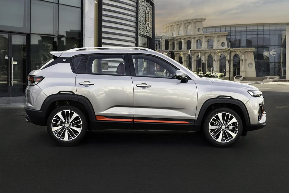 سي اس 35 بلس Medium Angle Front View