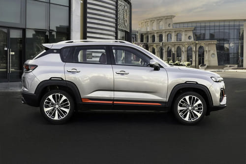 سي اس 35 بلس Medium Angle Front View