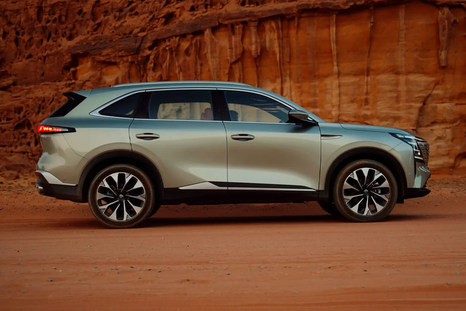 سي اس 75 بلس Medium Angle Front View