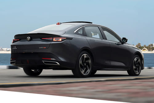 ايدو بلس Rear Medium Side View