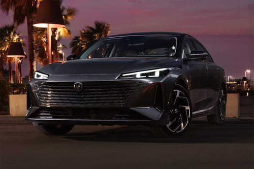 ايدو بلس Tilted Front View