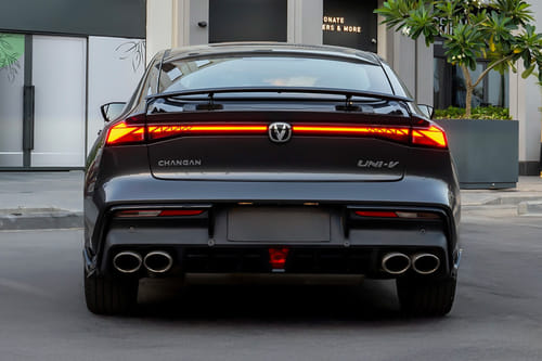 Full Rear View of شانجان UNI-V