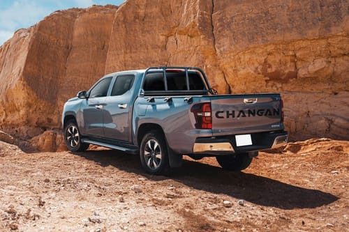 Rear Cross Side View of شانجان هنتر 2023–2025