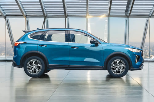 Jolion Pro Medium Angle Front View