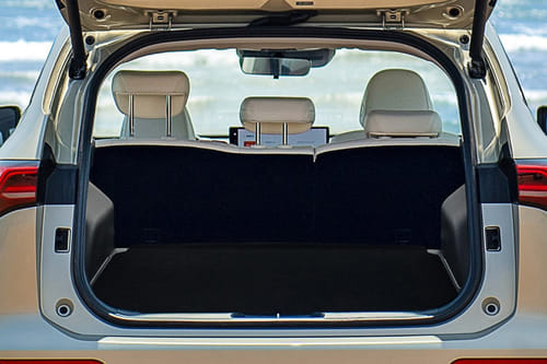 Trunk Open Closer View of إتش6