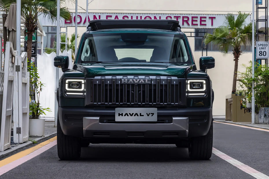 Full Front View of V7